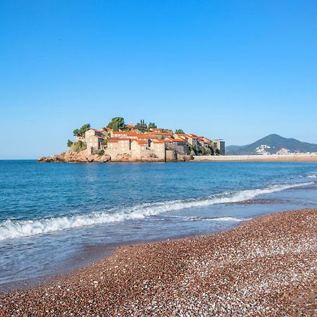 Montesan Luxury Apartment Beach Front Свети Стефан Екстериор снимка