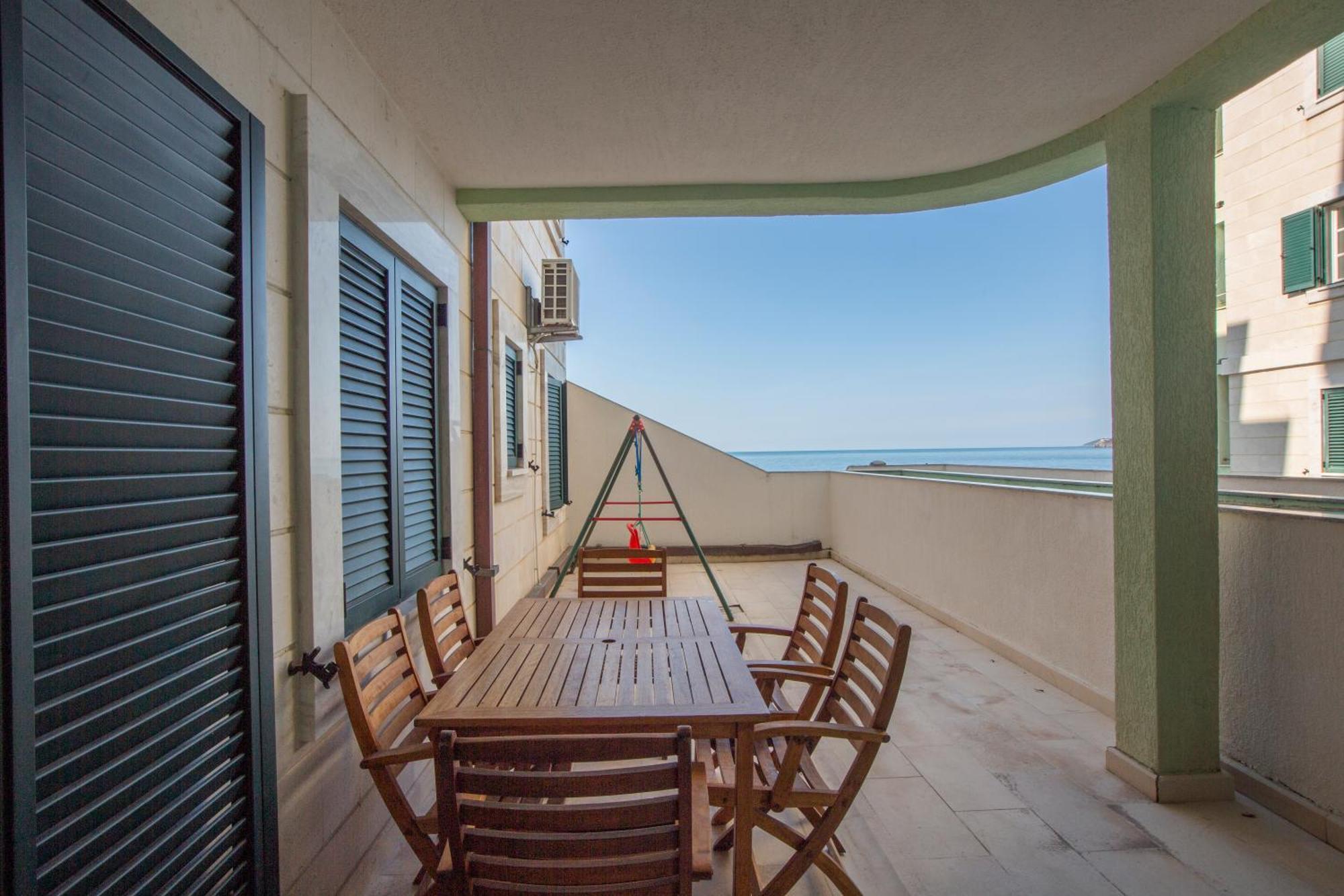Montesan Luxury Apartment Beach Front Свети Стефан Екстериор снимка
