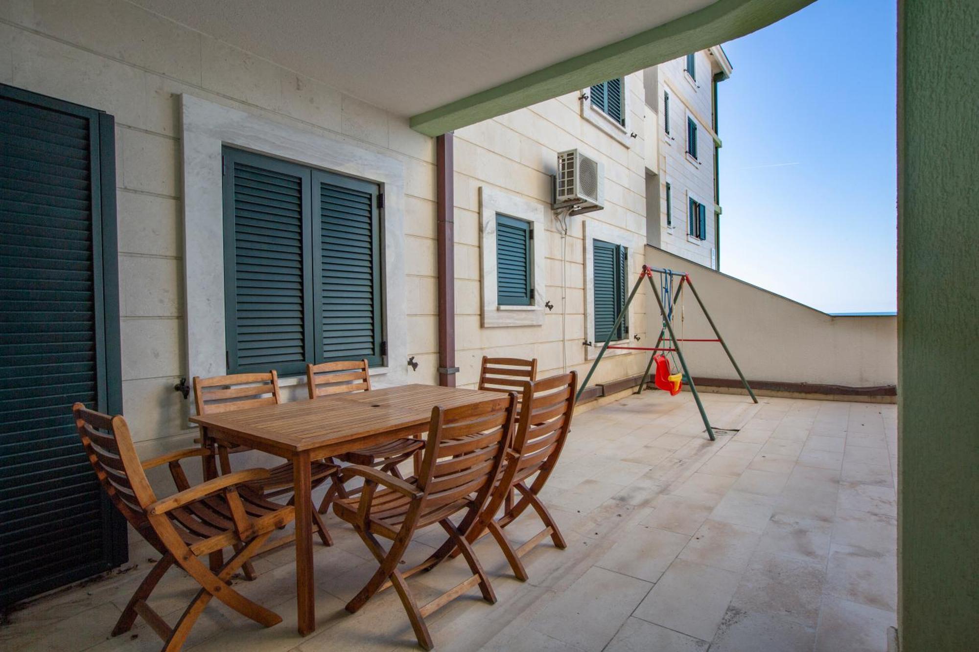 Montesan Luxury Apartment Beach Front Свети Стефан Екстериор снимка