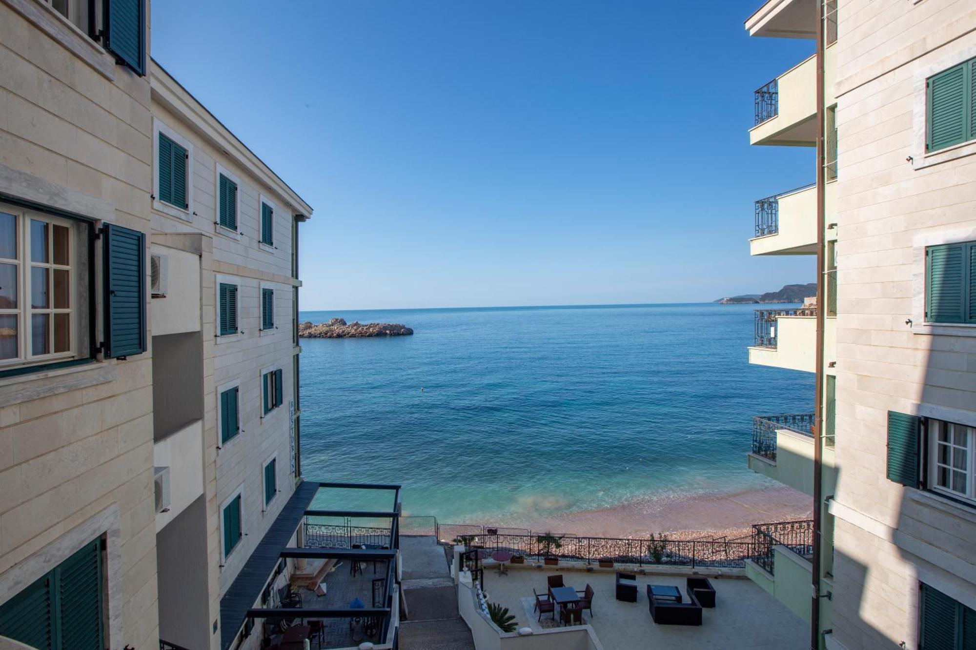 Montesan Luxury Apartment Beach Front Свети Стефан Екстериор снимка