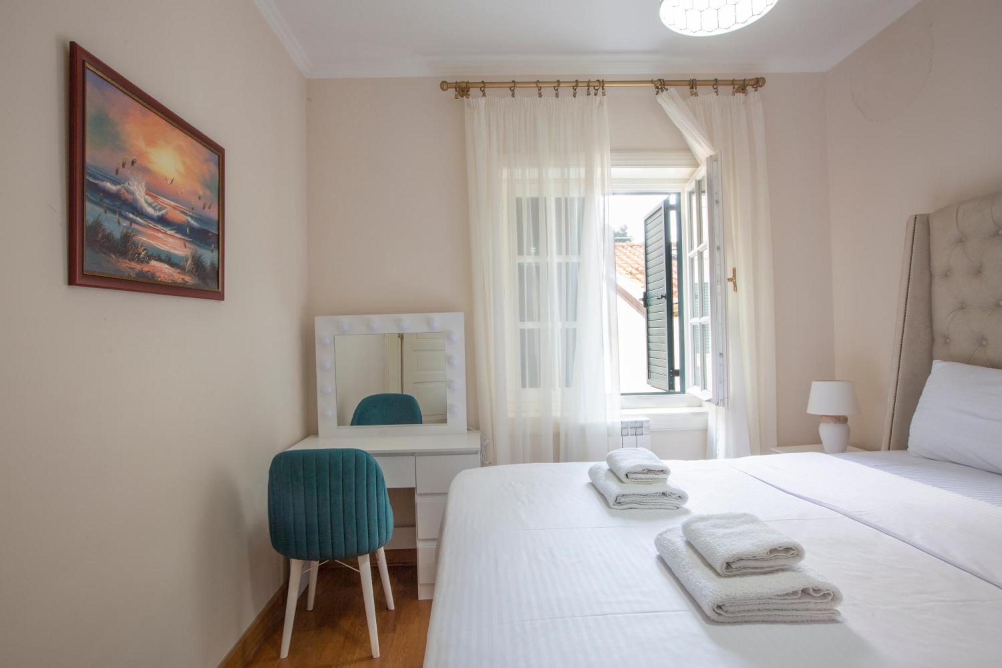 Montesan Luxury Apartment Beach Front Свети Стефан Екстериор снимка