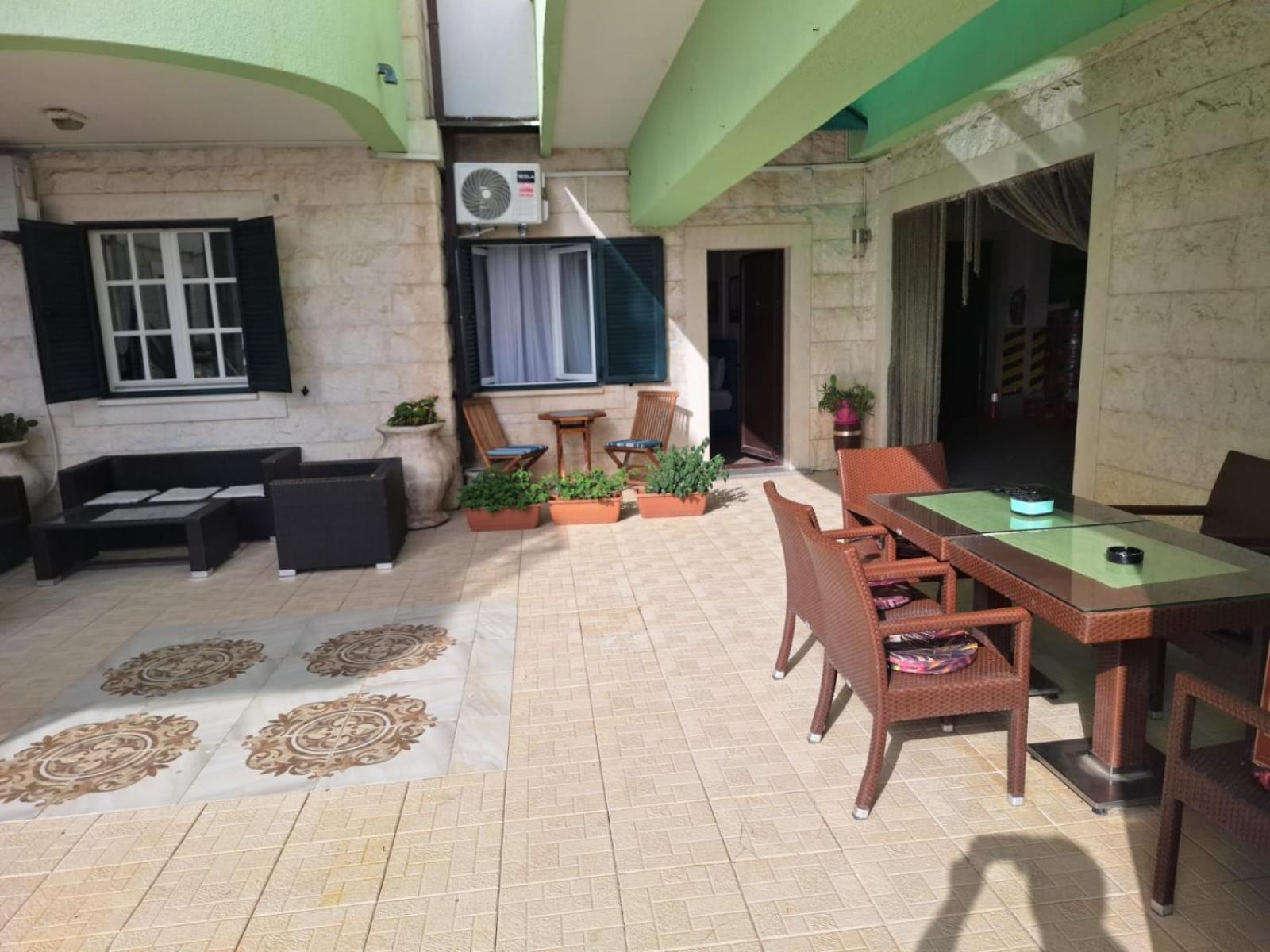 Montesan Luxury Apartment Beach Front Свети Стефан Екстериор снимка