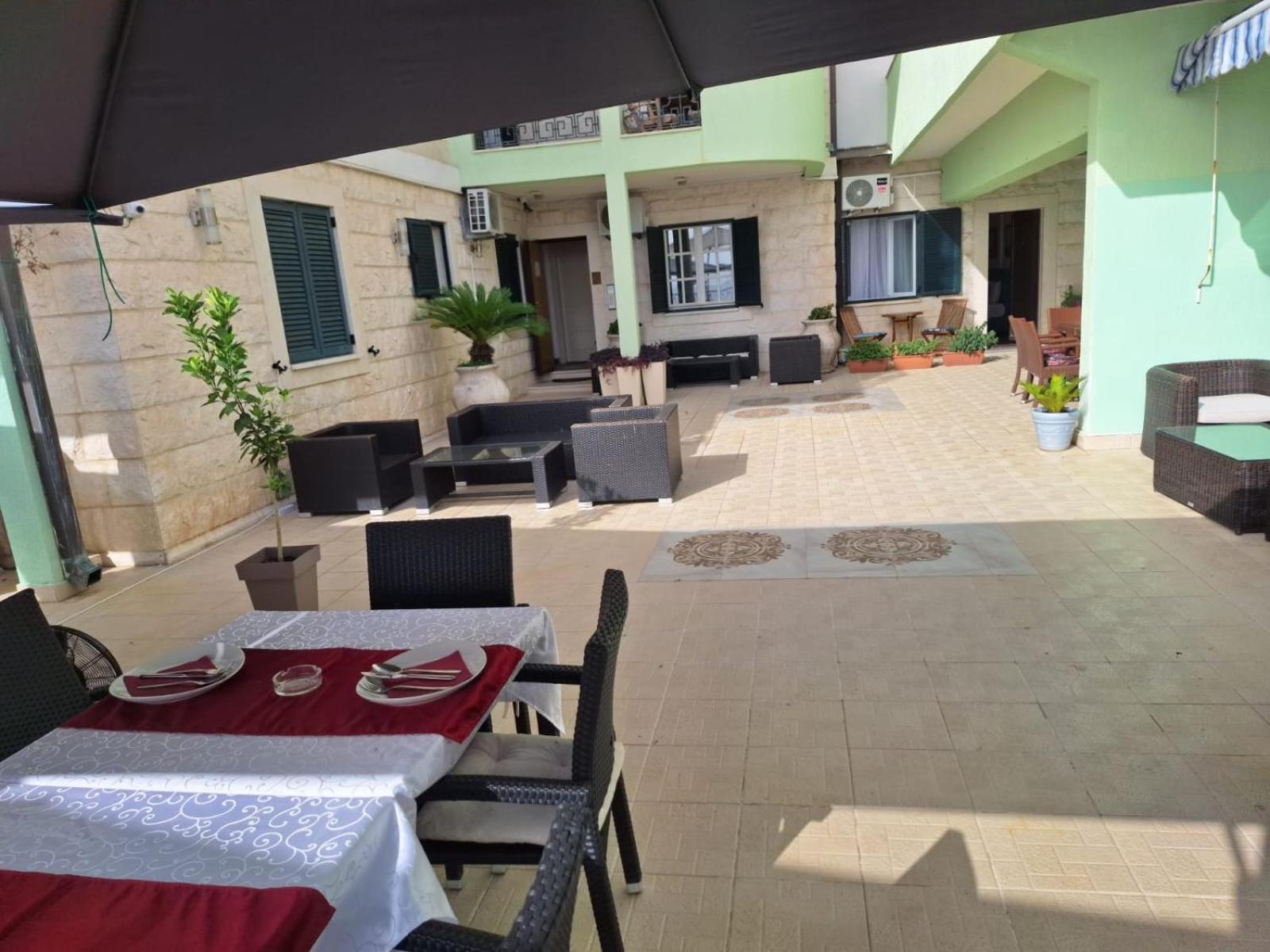 Montesan Luxury Apartment Beach Front Свети Стефан Екстериор снимка