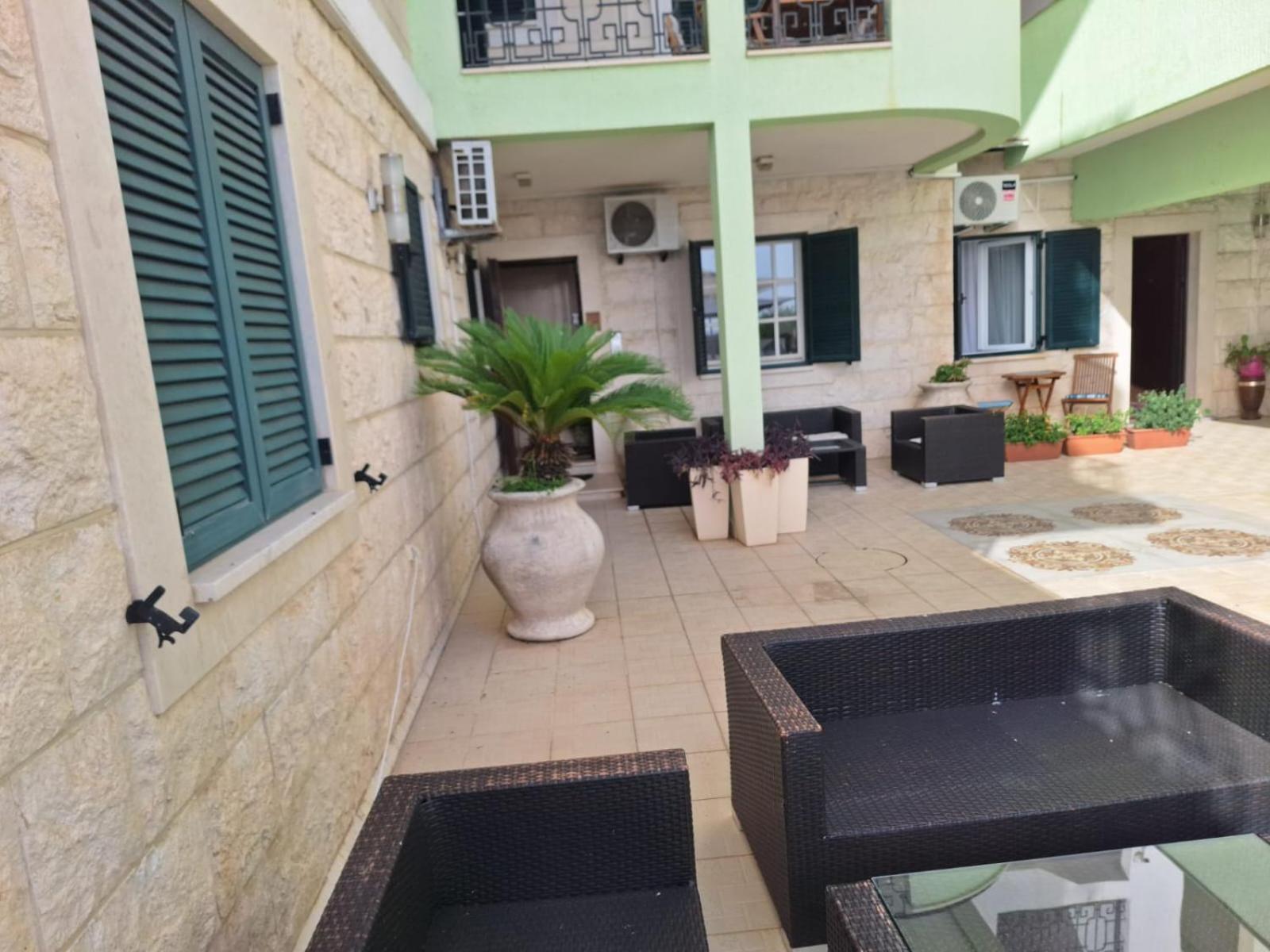 Montesan Luxury Apartment Beach Front Свети Стефан Екстериор снимка
