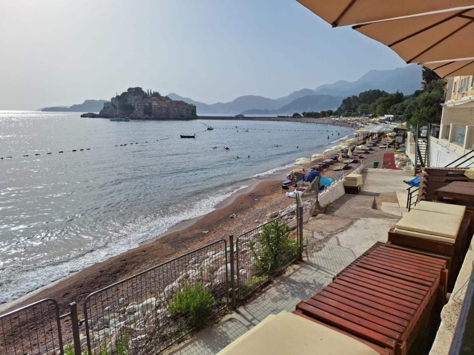 Montesan Luxury Apartment Beach Front Свети Стефан Екстериор снимка
