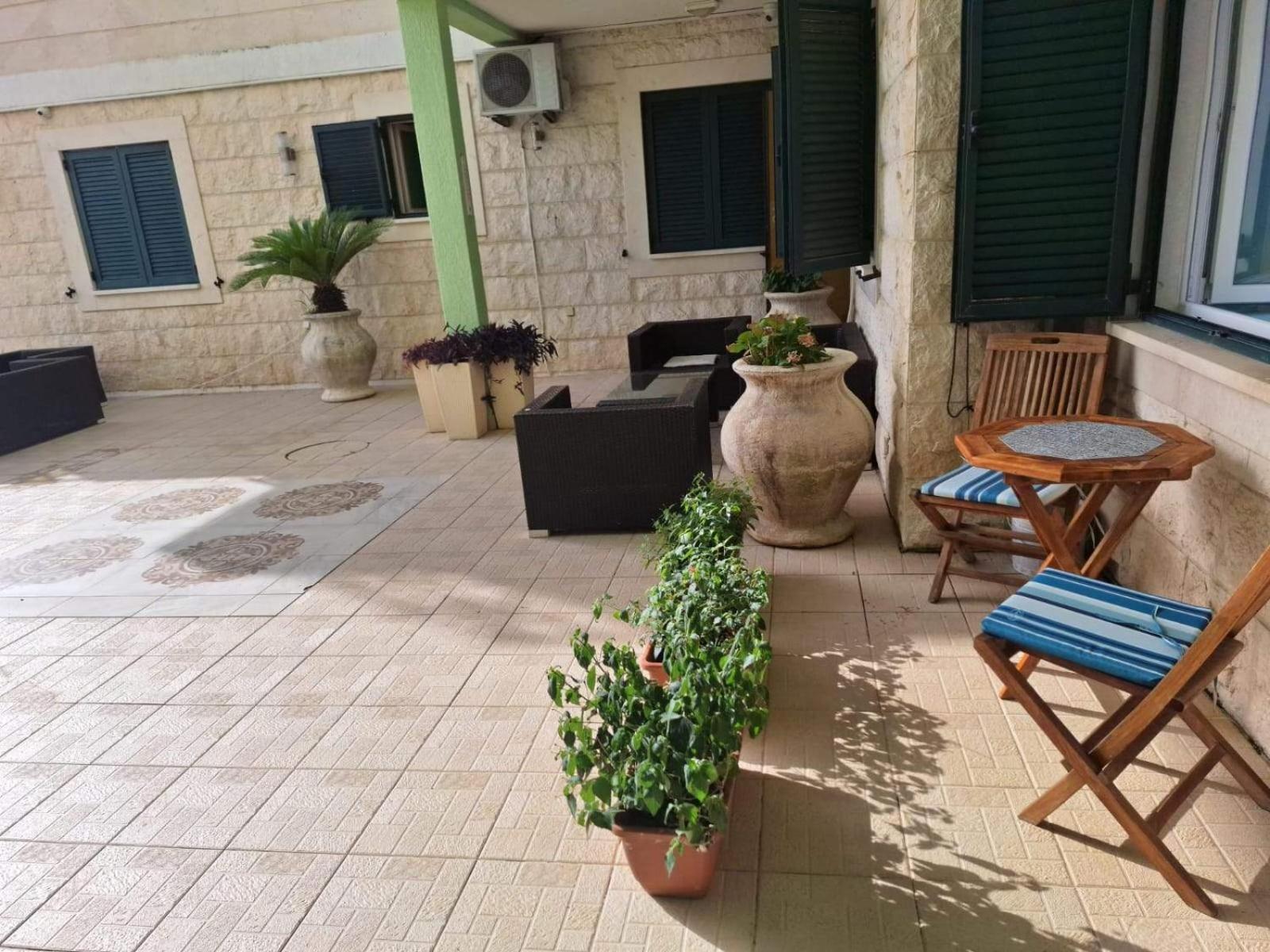 Montesan Luxury Apartment Beach Front Свети Стефан Екстериор снимка