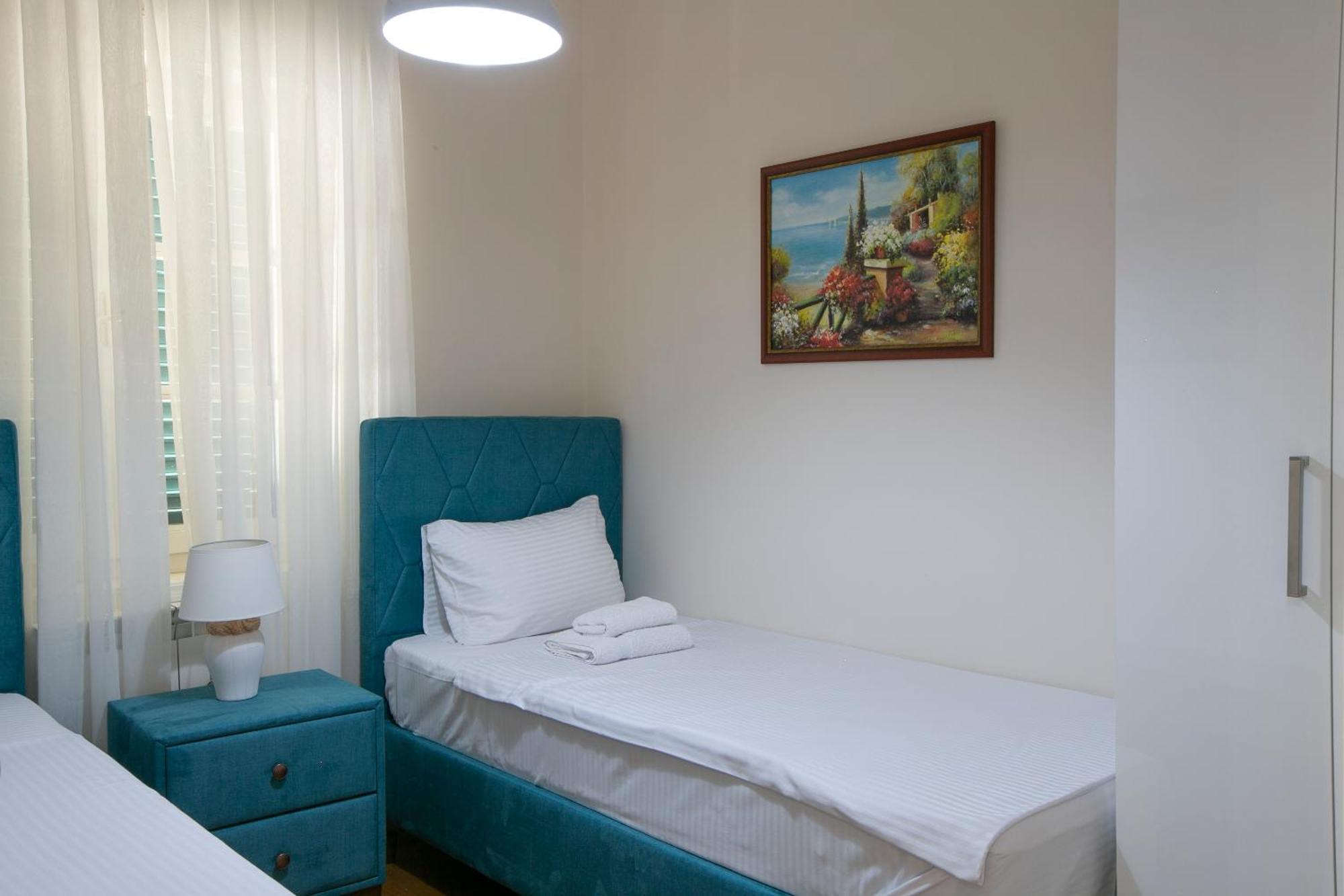 Montesan Luxury Apartment Beach Front Свети Стефан Екстериор снимка