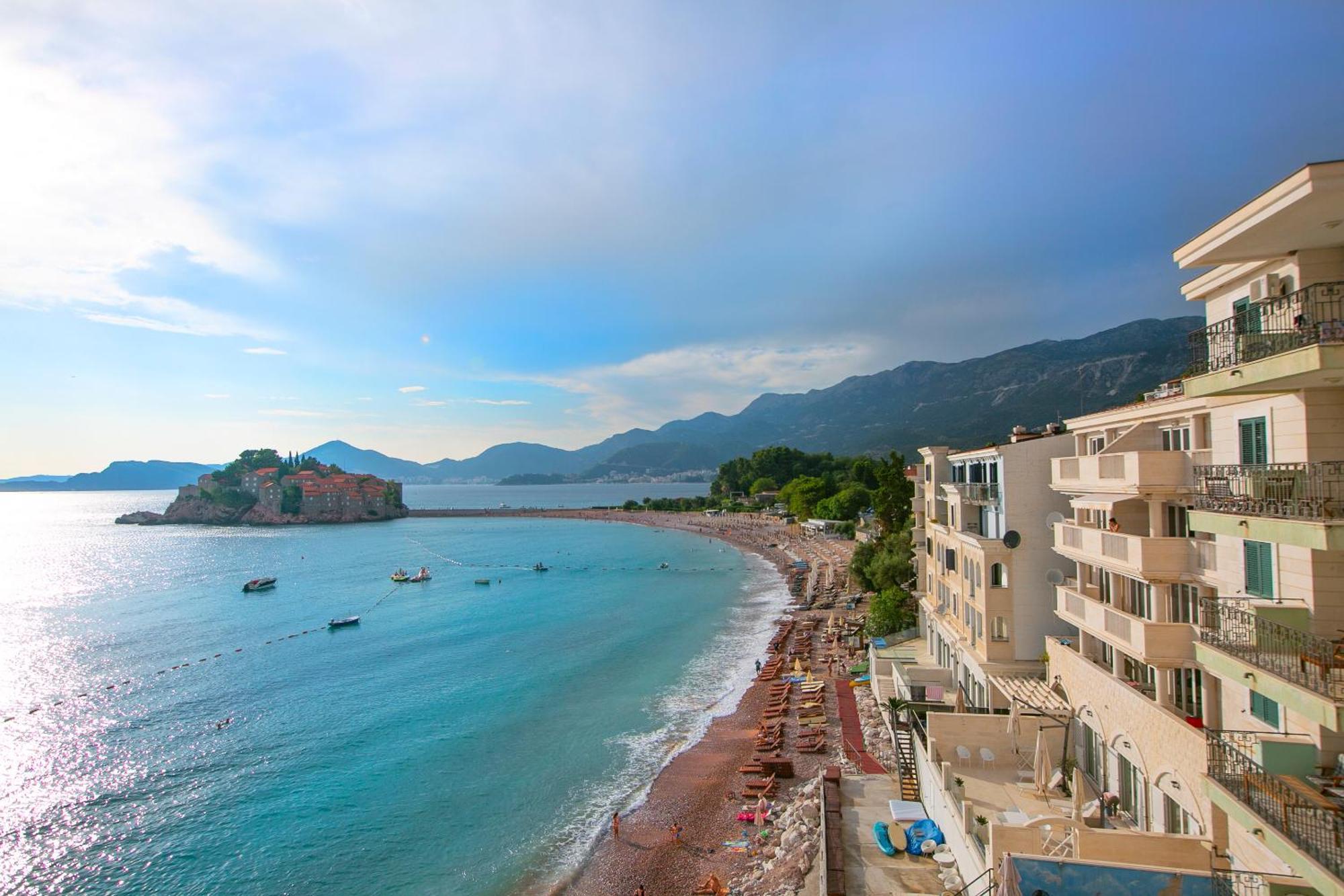 Montesan Luxury Apartment Beach Front Свети Стефан Екстериор снимка