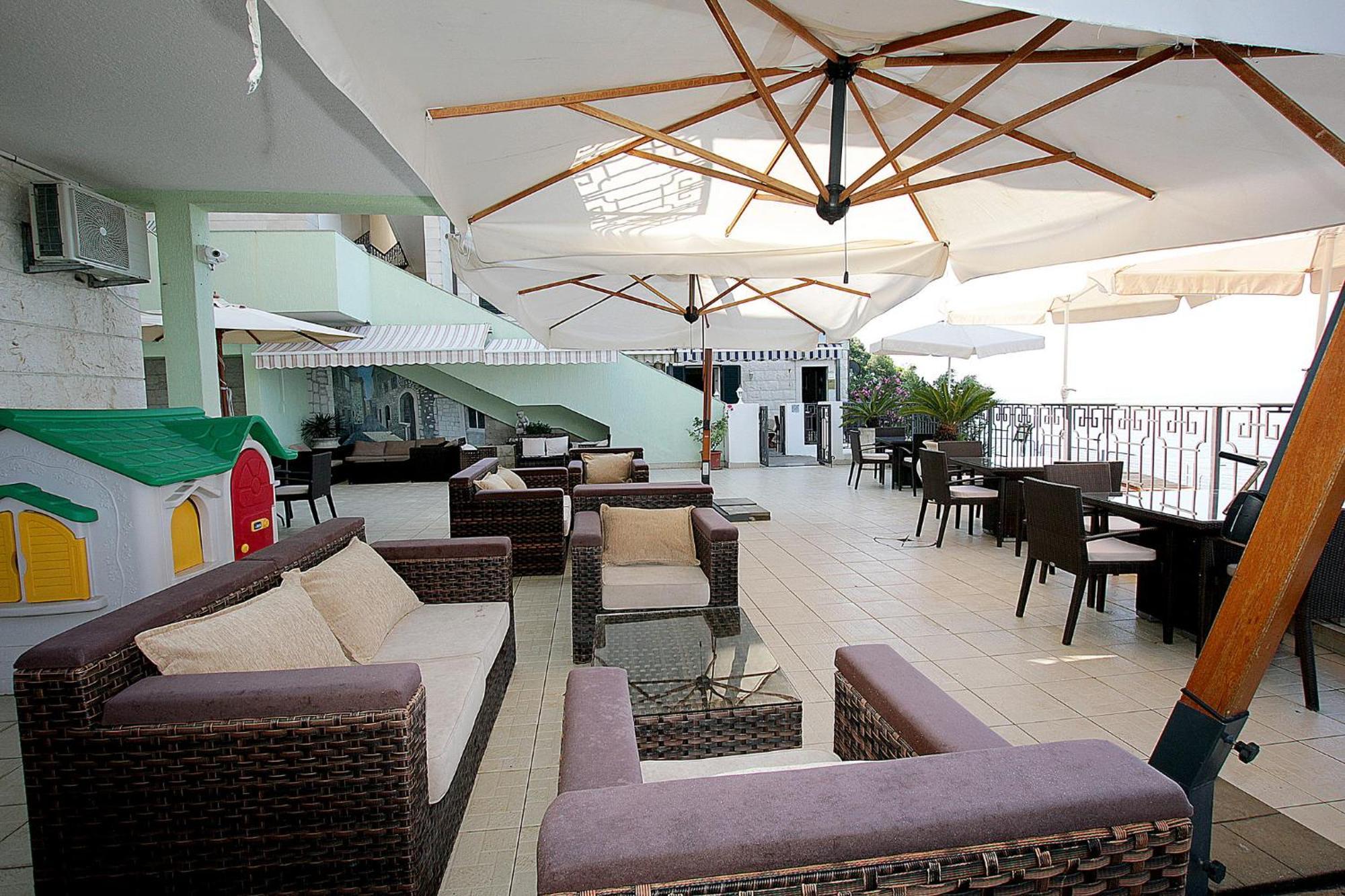 Montesan Luxury Apartment Beach Front Свети Стефан Екстериор снимка