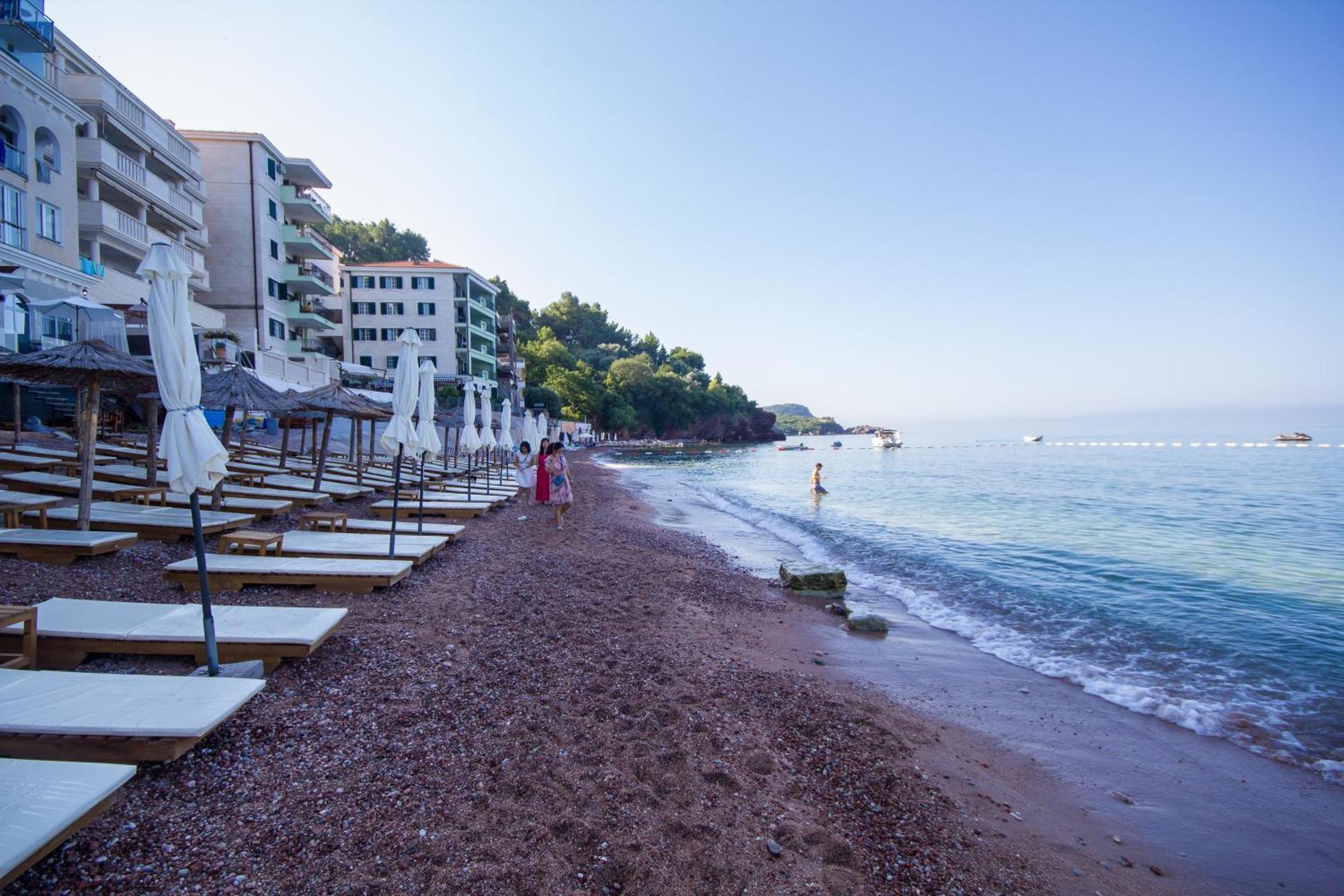 Montesan Luxury Apartment Beach Front Свети Стефан Екстериор снимка
