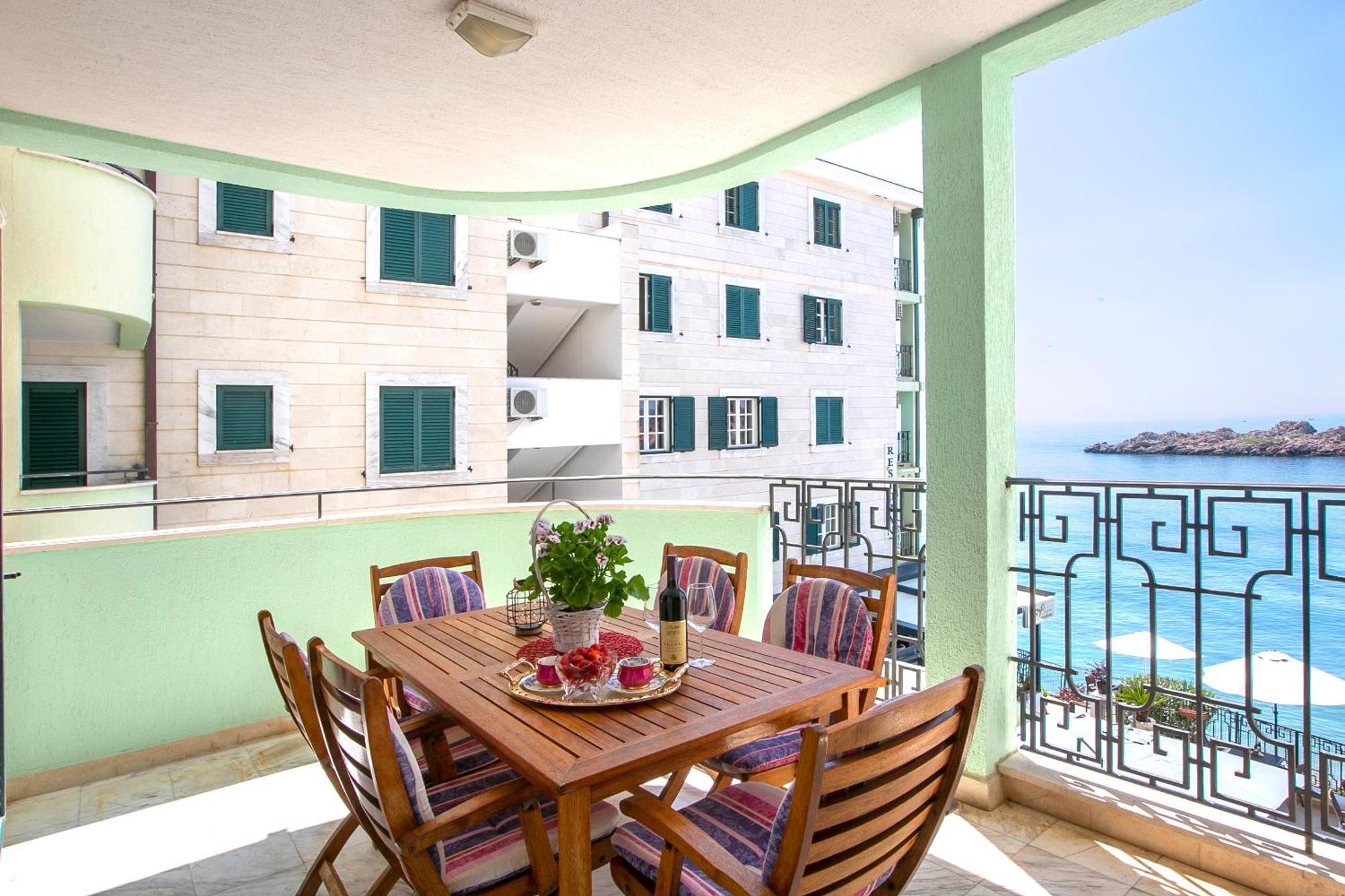 Montesan Luxury Apartment Beach Front Свети Стефан Екстериор снимка