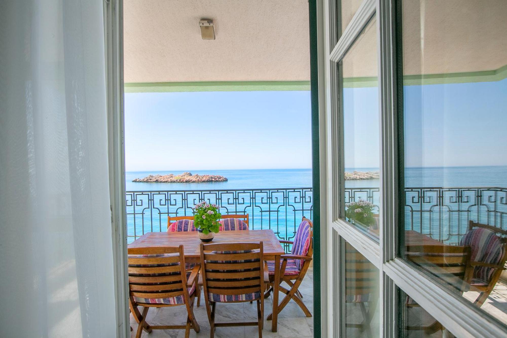 Montesan Luxury Apartment Beach Front Свети Стефан Екстериор снимка