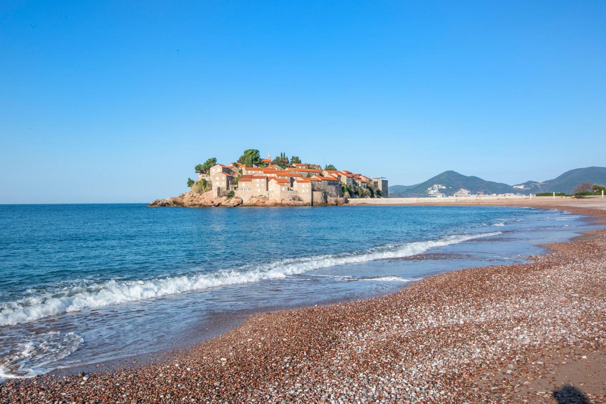 Montesan Luxury Apartment Beach Front Свети Стефан Екстериор снимка